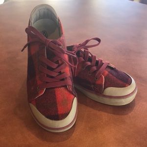 Women’s Keen wool shoes